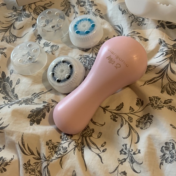Clarisonic Mia 2 in perfect working condition. - Picture 2 of 3